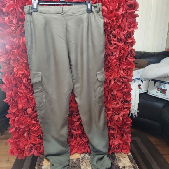 Wet Seal NWOT Women's Size Large Khaki Cargo Pants -TAG FELL OFF IN TRANSFER - Picture 8 of 8